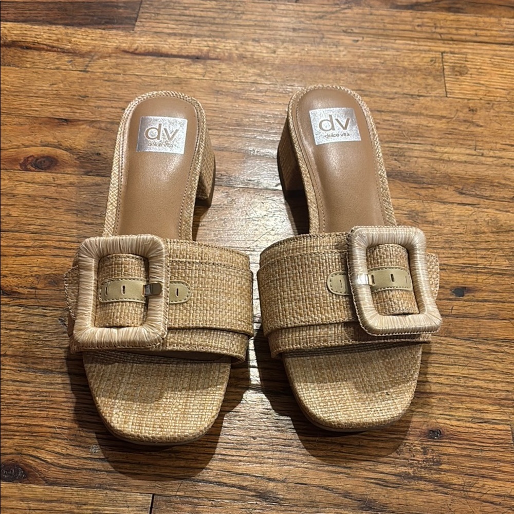 Dolce Vita Raffia Tan slides